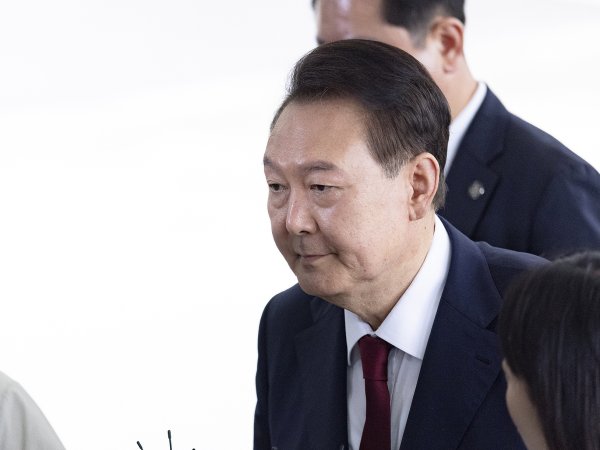 点搭网配资 质疑拘留合法性，尹锡悦提请韩国法院进行审查