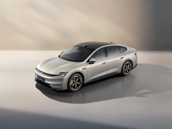 金御优配 800V碳化硅高压平台+6C闪充，长安启源A06 全球首秀