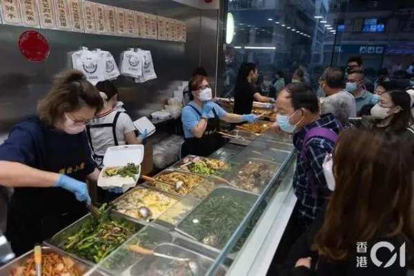 万隆优配 “贫民饭”亮相香港，港人怒骂：“堕落”